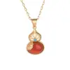 Transmisión en Vivo de Joyería al por Mayor Diseño de Estilo Étnico Latón Chapado en Oro Colgante de Calabaza Incrustado con Ágata Roja Calcedonia Accesorios para Collares