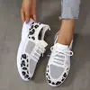 Nuevos zapatos de malla para mujer con estampado de leopardo, punta redonda, cordones, planos, cómodos, 2026, zapatos deportivos casuales para mujer de talla grande transfronterizos