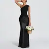 Moda Feminina Europeia e Americana Transfronteiriça Verão 2026 Novo Estilo Elegante Luxo Leve Cor Sólida Ajuste Slim Sem Mangas Bodycon Vestido