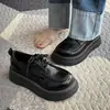 Mocassins versáteis de sola grossa para aumentar a altura para mulheres, novo outono de 2026, estilo britânico vintage, sapatos de estudante para combinar com saias