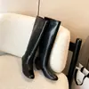 Nueva colección otoño/invierno 2026: botas versátiles, que aumentan la altura, hasta la rodilla, de gamuza, con tacón grueso, de punta redonda, color café para mujer