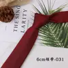 Gravata masculina casual moderna estreita de 6 cm em poliéster listrada cor sólida noivo casamento fábrica em estoque atacado fornecimento direto