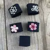Bufanda Triángulo Original de Bloqueo para Objetos Pequeños jk Poliéster Algodón Bordada Color Sólido Hebilla Accesorios Versátil Persona Perezosa Bufanda Uniforme Gratis