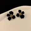 Brincos de pérola com zircônia cúbica cintilante e fogos de artifício vermelhos com tema de outono e inverno, um novo design único e deslumbrante para mulheres em 2026