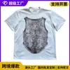 2026 Nueva Moda Urbana Estampado de Patrón con Forma de Escudo Cuello Redondo Personalizado Estilo Callejero Moderno Versátil Informal Camiseta