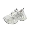 2026 Nuevo Modelo Zapatos de Malla Transpirable Estilo Papá para Mujer, Tenis Casuales Versátiles de Moda, Zapatos que Aumentan la Altura para Mujeres Bajitas