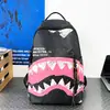 Venda Direta Transfronteiriça Marca da Moda Mochila Tubarão Estilo Graffiti Ins Casual Streetwear Bolsa de Ombro Dupla da Moda Mochila Escolar para Alunos do Ensino Fundamental e Universitário