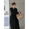 Nuevo Vestido Negro Artístico de Algodón y Lino Otoño 2026, Cuello en V, Estilo Retro, Corte Holgado, Adelgazante, Vestido Largo con Dobladillo Acampanado