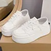 Tenis casuales de suela gruesa y transpirables para mujer, nuevo estilo de verano 2026, ligeros, versátiles, cómodos y fáciles de usar, tenis blancos, zapatillas deportivas