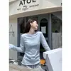 Foto real de una camiseta de estilo coreano, elegante, con dobladillo enrollado, cuello redondo, simple, de color sólido, versátil, de longitud media, manga larga para otoño 25681