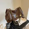 Bolso cruzado de cadena de cuero suave de lujo ligero estilo perezoso europeo y americano, gran capacidad, bandolera con solapa para el día a día