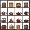Casa Modelo Sala de Té con Estanterías de Exhibición Estilo Chino, Teteras de Arcilla Púrpura, Mascotas de Té, Teteras Pequeñas, Juegos de Té Kung Fu, Recipientes para Té de Arcilla Púrpura y Artículos Decorativos