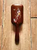 Peine de Masaje Generoso de Alta Calidad Pintado Peine de Mango Largo 28 Dientes de Uña Peine de Mango Largo Peine con Cojín de Aire Elegante de Negocios Regalo