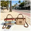 Bolsa de palha trançada feminina transfronteiriça novo modelo 2026 estilo férias na praia bolsa transversal trançada bolsa de balde de mão de verão