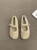 Zapatos planos de estilo retro, temática de bosque, forrados de forro polar, mullidos para mujer, nueva colección otoño/invierno 2025, zapatos Mary Jane de estilo francés con una sola correa
