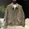 Jaqueta com Gola Tendência de Marca para Homens Primavera 2026, Blusa Simples Versátil à Prova de Vento com Patchwork Bordado de Alta Qualidade