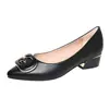 Sapatos Femininos de Couro Patente Primavera e Outono 2025 Couro Macio Solado Macio Bico Baixo Salto Médio Salto Bloco Sapatos para Mãe Confortáveis Sapatos de Calçar