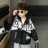Chaqueta con capucha para niño Primavera 2026 Nuevo estilo Cortavientos para niño con capucha Principios de primavera Moderna Fresca Guapo Elegante Delgado