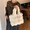 Nova Bolsa de Ombro de Pelúcia da Moda para Comércio Exterior e Vendas Transfronteiriças, Bolsa Tote Versátil de Grande Capacidade para o Dia a Dia