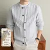 Yingao2026 nuevo cárdigan de otoño e invierno para hombre estilo old money cuello redondo rayas retro suéter abrigo moderno para mediana edad