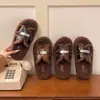 Estilo popular de celebridade da internet, chinelos de pelúcia Birkenstock para mulheres, luxo leve, super bonitos em 2026, chinelos de algodão fáceis de calçar