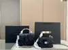 Nueva Cartera Portatarjetas Bolso Pequeño Acolchado con Cadena Bolso de Mano Pequeño 2024 Bolso de Mujer Serie Camelia Bolso Versátil para Hombro Bolso Cruzado