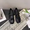 Zapatos Mary Jane retro en forma de T, nueva versión coreana para el verano 2026, puntera cuadrada, boca poco profunda, suela plana, zapatos para trabajar y para ir al trabajo.