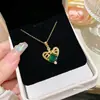 Collar de Corazón Esmeralda Hueco Personalizado Retro Europeo y Americano, Cadena de Clavícula de Lujo Ligero de Moda, Cadena para el Cuello de Diseño Simple al por Mayor