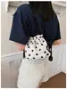 Bolso cubo versátil de nicho transfronterizo para mujer, modelo nuevo 2026, bolso de hombro casual simple para el día a día, bolso cruzado
