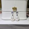 Pendientes de perlas Zhuji S925 con circonitas verdes esmeralda, pequeños y exquisitos pendientes de perlas naturales de agua dulce para mujer.