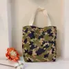 Bolsa de Hombro Floral Artística de Pana para Commuter Otoño/Invierno Bolso de Flor Simple Bolso de Mano de Pana Bolsa de Mamá