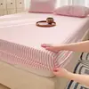 Juego de Sábana Bajera de Algodón Lavado, Protector de Colchón a Rayas y Cuadros Estilo Japonés de Tres Piezas, Cubre Cama Liso de Cobertura Total de Color Sólido