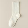 Calcetines de una pieza con costuras de color sólido sin varillas para hombres y mujeres, transpirables y absorbentes del sudor, calcetines de tubo medio, calcetines de algodón universales de cuatro estaciones de varios estilos.