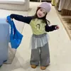 Top de manga raglán estilo dulce para niñas Maiyoyo, divertido para niños, con estampado de estrellas de niña, bloques de color, versátil, camiseta de manga larga de otoño