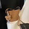Este ano, a popular bolsa de balde feminina 2025 outono e inverno, nova moda, bolsa mensageiro feminina, bolsa de ombro de nicho de alta qualidade para mulheres