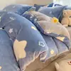 Juego de Ropa de Cama Gruesa de Vellón de Leche de Invierno 2026 Nuevo Estilo Sábana de Franela Coral Fleece con Funda de Edredón Adicional de Vellón Juego de Tres Piezas
