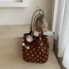 Bolsa tote grande de estilo coreano para o dia a dia 2026 nova com bolinhas, nicho, bolsa de ombro/sob o braço de grande capacidade, estilo feminino