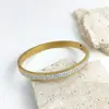 Suministro transfronterizo exclusivo de pulseras de acero de titanio incrustadas con diamantes con diseño abierto en colores dorado y plateado, joyería para mujer que no pierde el color directamente de fábrica