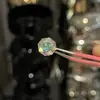 Pendientes de Acero de Titanio con Diamante Corte Milenio de 8mm, Destello Explosivo, Lavables, Sin Molestias al Dormir, Moda con Temperamento, Más Fáciles de Combinar con Clavos de Hélice Auricular