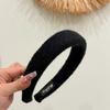 Diadema de fieltro grueso para otoño e invierno de 2024, color liso, alta, con parte superior craneal, accesorios sencillos y avanzados para el cabello para mujer.