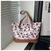 Bolsa Feminina de Ombro Único, Estilo Novo, Estampa de Cereja Texturizada, Moderna e na Moda, Bolsa Feminina Casual para Mães