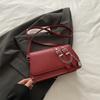 Nuevo Estilo Primavera y Verano 2025 Decoración de Cadena Texturizada Color Sólido Moda Popular Bolso Cruzado para el Hombro de Viaje Bolso Chino para Mujer