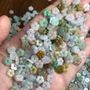 Myanmar Jade A mercancías hielo tricolor pequeñas flores accesorios sueltos accesorios DIY con cuentas tejido con pétalos accesorios al por mayor