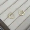Pendientes Dorados B de Casa Lujo Ligero Diseño de Nicho Pendientes Hebilla para Oreja de Mujer de Gama Alta Pendientes Pendientes Anillo Liso Elegante Retro