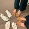Hermosas Sandalias Planas de Punta Redonda para Mujer, Nuevo Estilo de Verano 2026, Adecuadas para Usar con Faldas, Sandalias Romanas de Playa Versátiles de Suela Suave