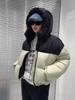 Jaqueta Puffer Curta Color Block de Penas de Pato Brancas para Mulheres, Novo Estilo Inverno 2026, Com Capuz, Modelagem Solta, Casaco Puffer Quente para Casais