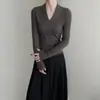 Suéter de Tricô Gola V Estilo Coreano para Mulheres, Roupa de Primavera, Manga Longa, Suéter Cinza de Alta Qualidade, Top de Corte Ajustado, Estilo Minimalista para Outono e Inverno
