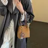 Bolso cubo de lujo ligero con estampado de leopardo de moda para mujer, nuevo estilo cadena 2026, bolso de hombro/bolso cruzado retro de gamuza a la moda