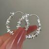 Lujo Ligero de Alta Gama Plata Fragmentada Varios Dos Cuentas Costura Hebilla de Oreja Diseño Nicho Femenino Aretes Combinables Aretes Simples Elegantes