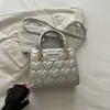Bolso transfronterizo elegante con incrustaciones de diamantes, clip de acero, bolso de hombro único cruzado para mujer, bolso cuadrado pequeño nuevo de moda, bolso para mujer, bolso de mano